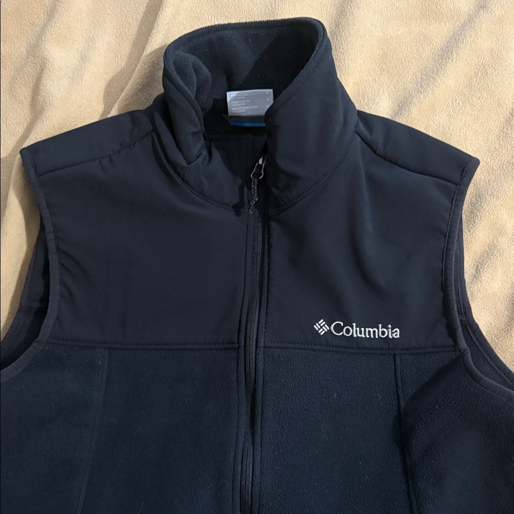 Columbia Midnight Black Sleeveless Vest